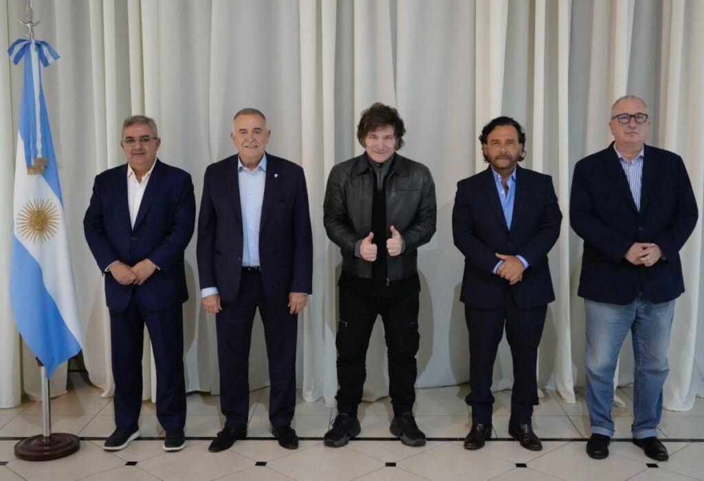 en-olivos-raul-jalil-osvaldo-jaldo-javier-milei-gustavo-saenz-hugo-passalacqua-1056604-082020